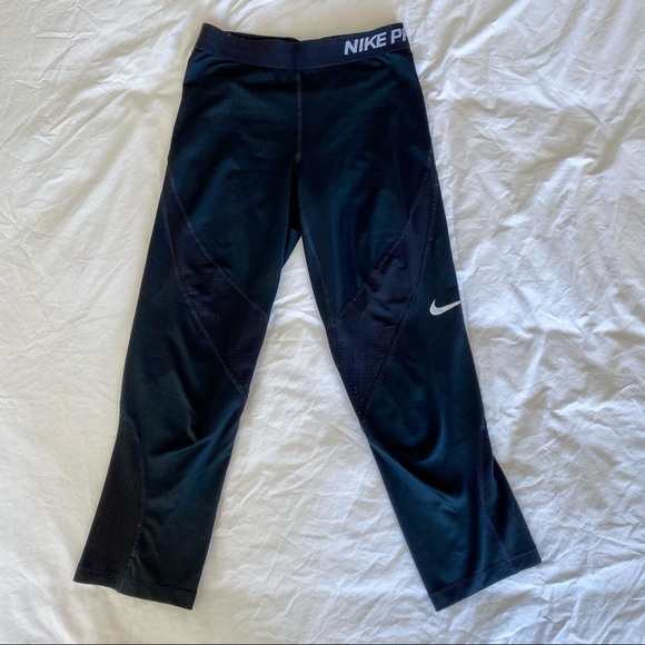 Nike Pants - Nike Pro Dri-Fit crop workout tights